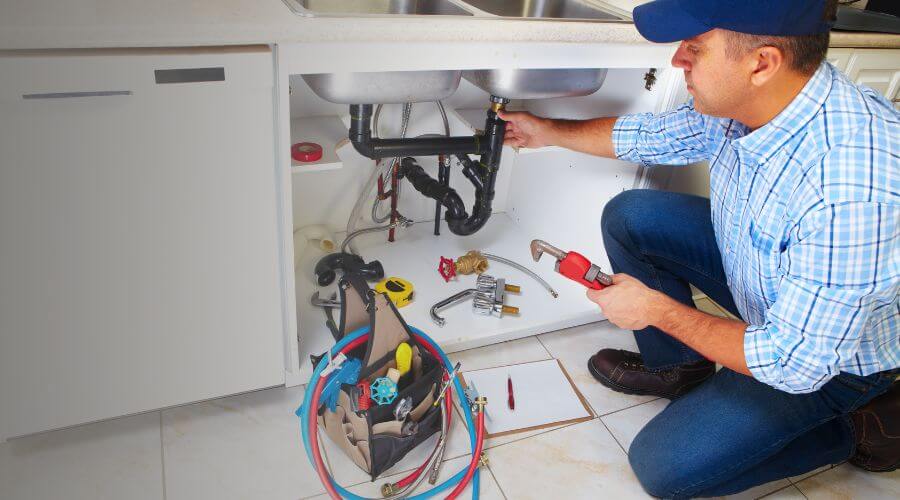Expert burst pipe repair services in Farmington, IA